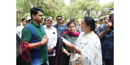 सीएम रेखा गुप्ता की चेतावनी, सरकारी दफ्तरों में लापरवाही पर होगी कड़ी कार्यवाई 